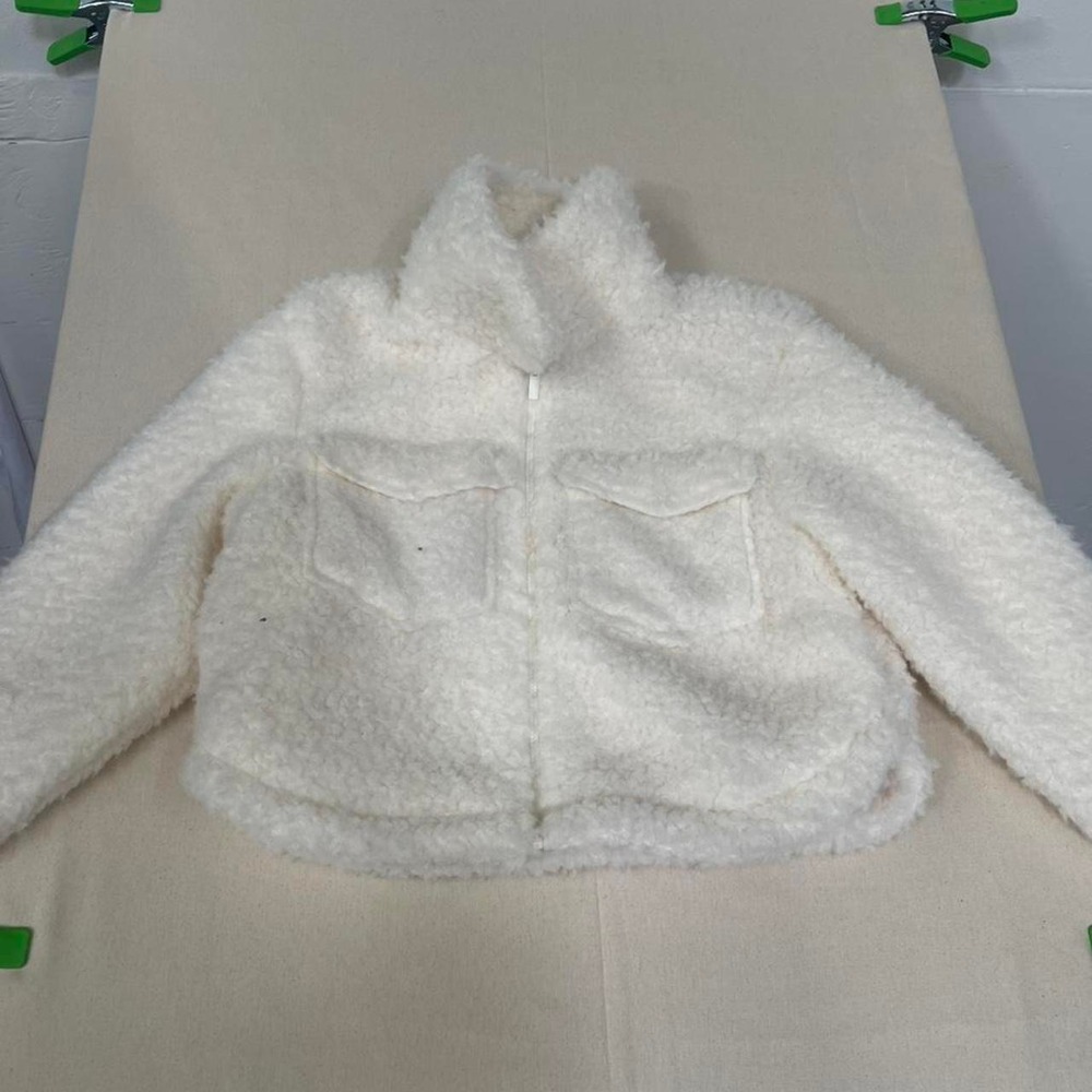 Cozy cream sherpa teddy jacket 🤍